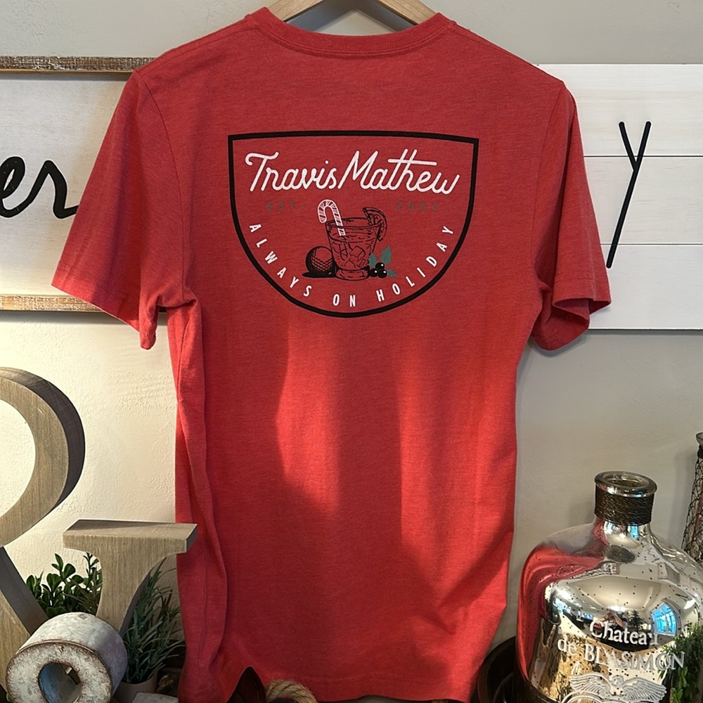 Travis Mathew “Always on Holiday”  Golf ⛳️ 🎅🏼 🎄T-Shirt